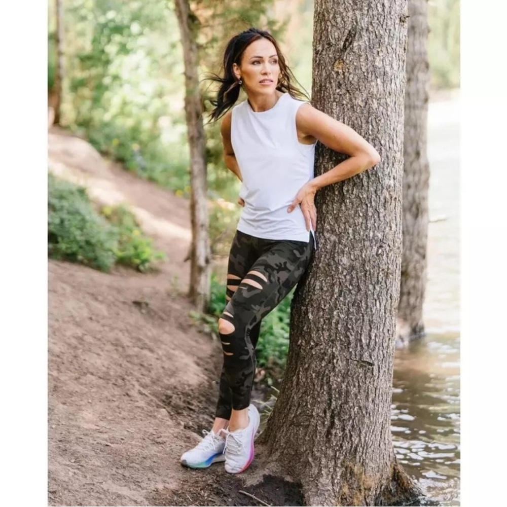 ZYIA Active Forest Camo Slashed Luxe Hi-Rise Legging Pants 7/8 Size 6-8